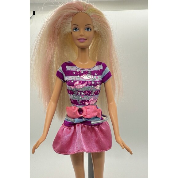 1999 Barbie Pink & Blonde Hair Wearing An Outfit From Barbie Skipper Babysitters - Picture 2 of 12